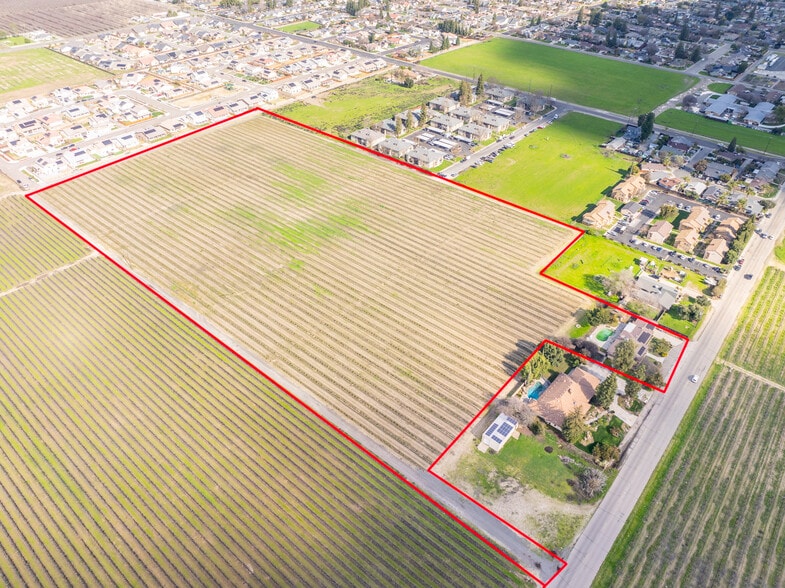 12812 E Stroud Ave, Kingsburg, CA for sale - Primary Photo - Image 1 of 3