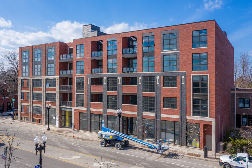 2150 W Lawrence Ave, Chicago, IL for sale - Building Photo - Image 1 of 1