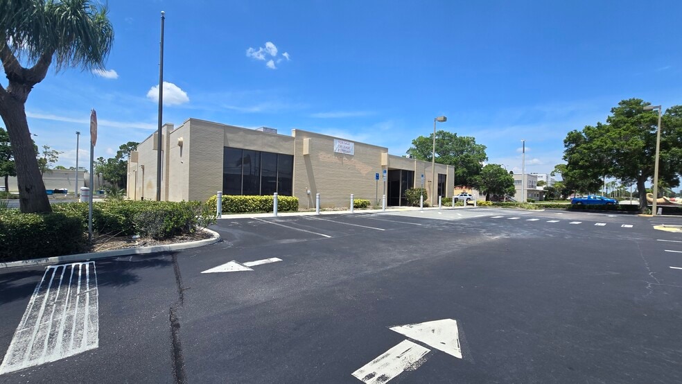 8181 54th Ave N, Saint Petersburg, FL for lease - Building Photo - Image 2 of 9