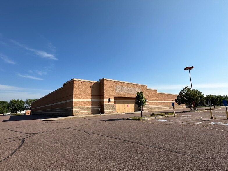 1914 S Broadway St, New Ulm, MN for sale - Building Photo - Image 1 of 1