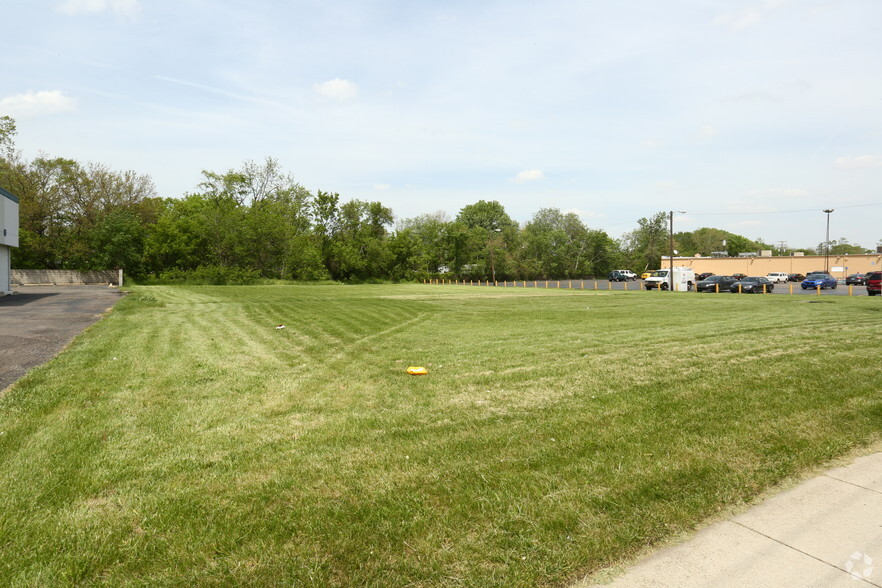 25200 Van Born Rd, Dearborn Heights, MI for lease - Primary Photo - Image 2 of 2