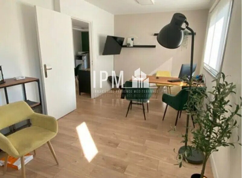 Office in La Valette-du-Var for lease - Interior Photo - Image 2 of 5