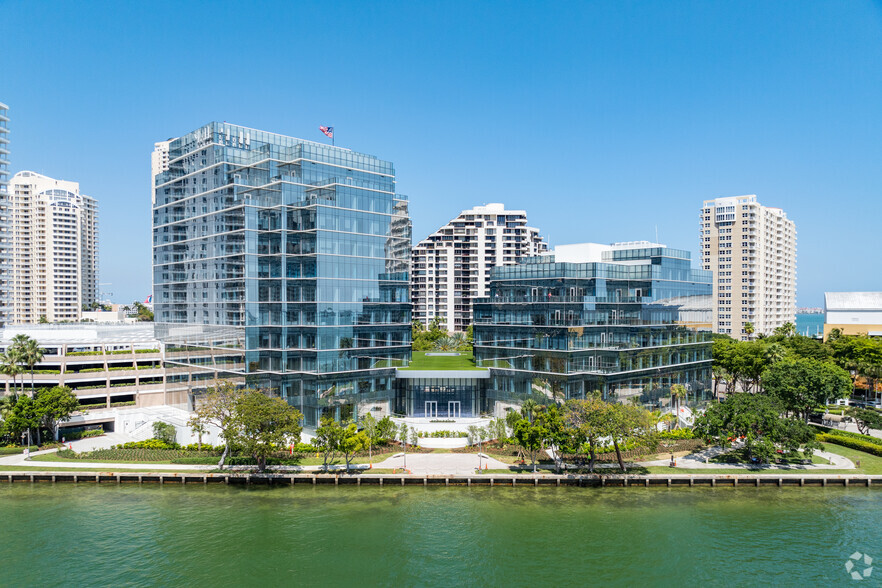 601 Brickell Key Dr, Miami, FL for lease - Primary Photo - Image 1 of 15