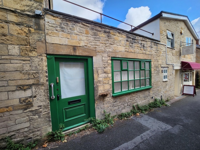 21 Bull Lane, Winchcombe, Winchcombe for lease - Primary Photo - Image 1 of 1
