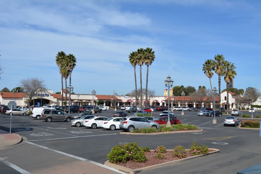 209-345 Town Ctr W, Santa Maria, CA for lease - Building Photo - Image 2 of 2