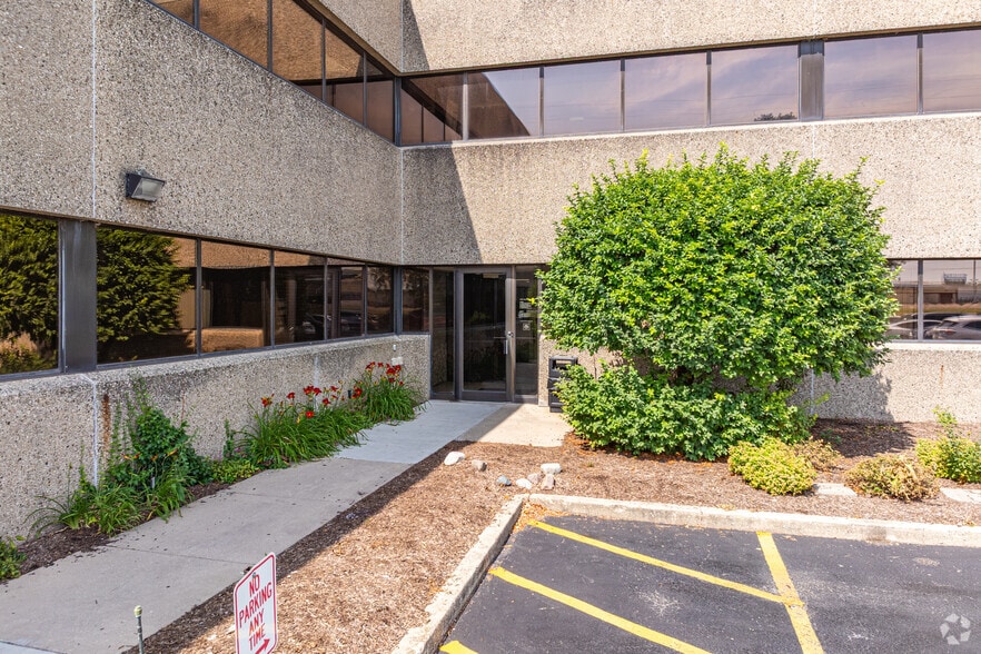 210 N Hammes Ave, Joliet, IL for lease - Building Photo - Image 3 of 4
