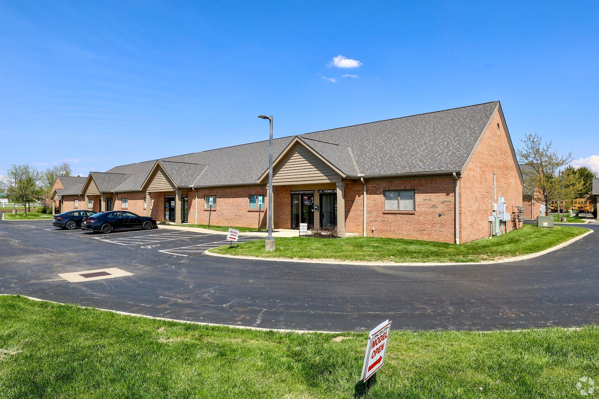 8881-8905 Commerce Loop Dr, Columbus, OH for sale Primary Photo- Image 1 of 1