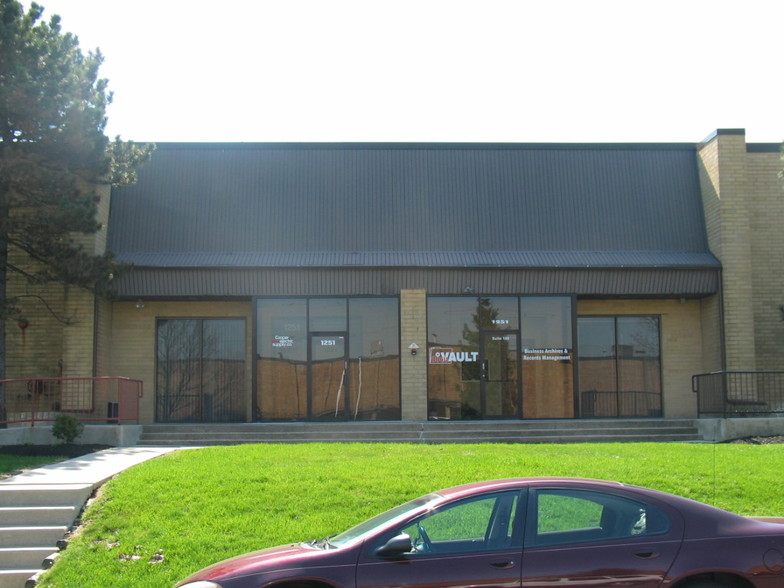 1251 Metropolitan Ave, West Deptford, NJ for lease - Building Photo - Image 3 of 4