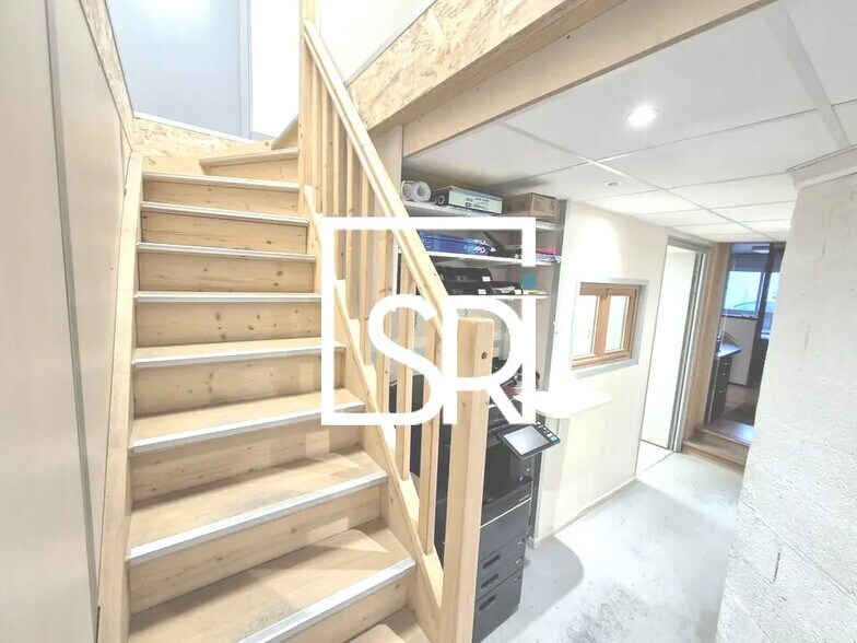 Industrial in Châteaugay for sale - Building Photo - Image 2 of 23