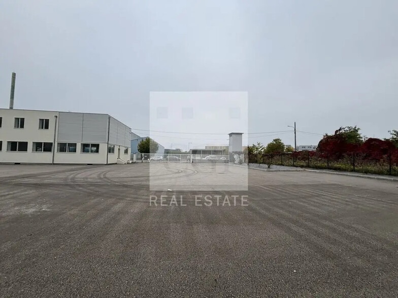 Flex in Saint-Priest for lease - Building Photo - Image 2 of 15
