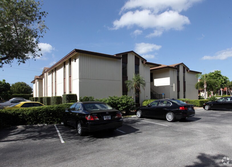 802840 Anchor Rode Dr, Naples, FL 34103