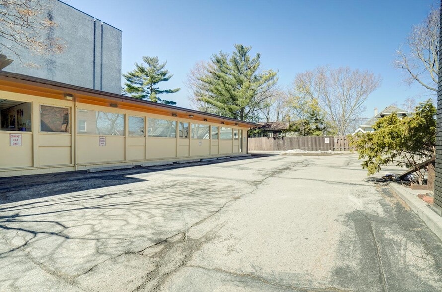 1920 Monroe St, Madison, WI for lease - Building Photo - Image 2 of 19