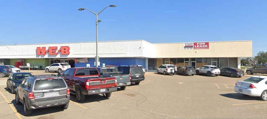 601-619 E San Patricio Ave, Mathis, TX for lease - Building Photo - Image 1 of 2