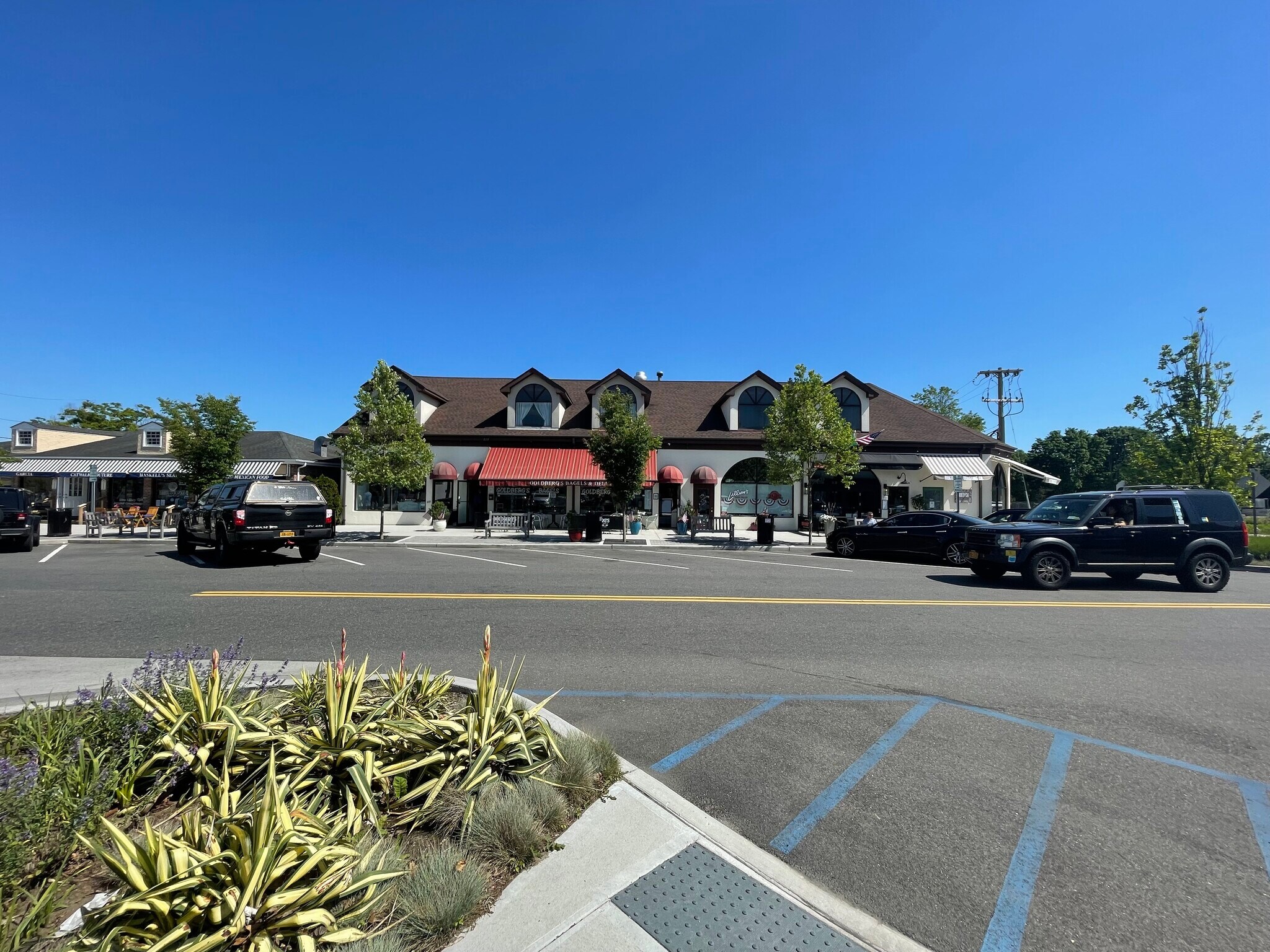 65 Main St, Westhampton Beach, NY 11978 Retail for Sale