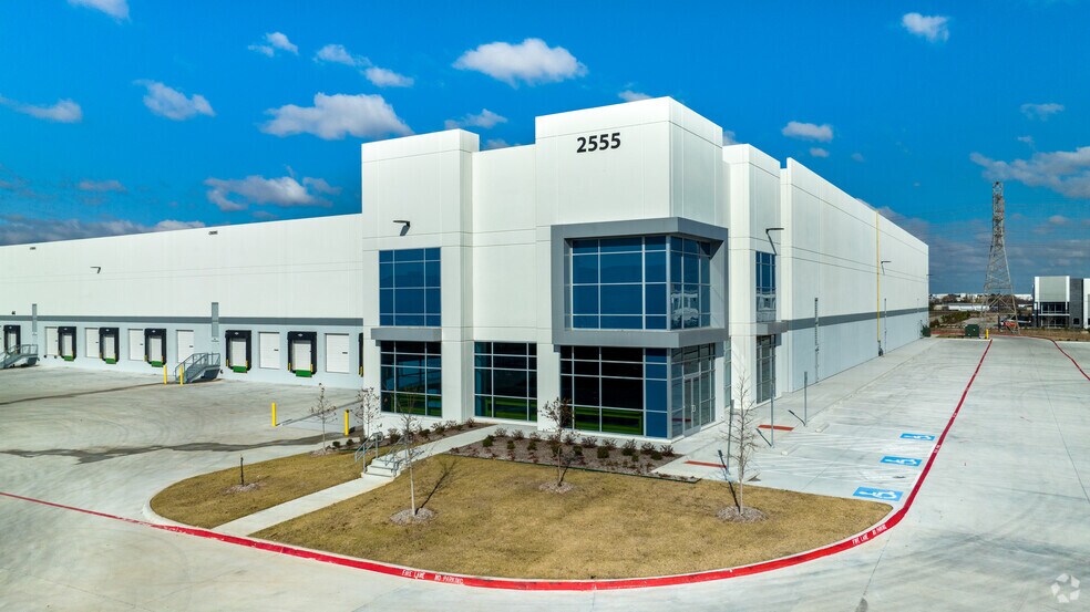 2555 Downing Dr, Fort Worth, TX for sale - Building Photo - Image 1 of 1