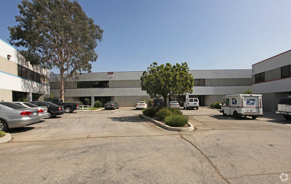 9980 Glenoaks Blvd, Sun Valley, CA for lease - Building Photo - Image 1 of 3