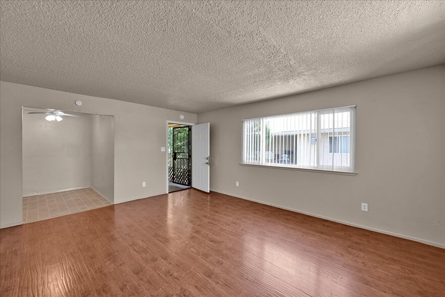 4549 Ashcroft Ave, Sacramento, CA for sale - Building Photo - Image 2 of 15