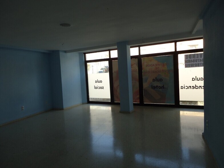 Retail in Cáceres, Cáceres for sale - Building Photo - Image 1 of 16