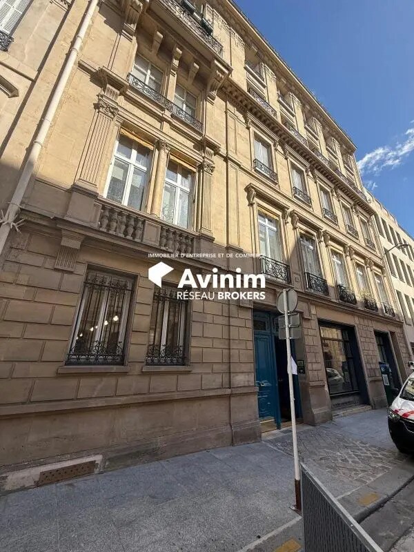 Retail in Paris for sale Building Photo- Image 1 of 17