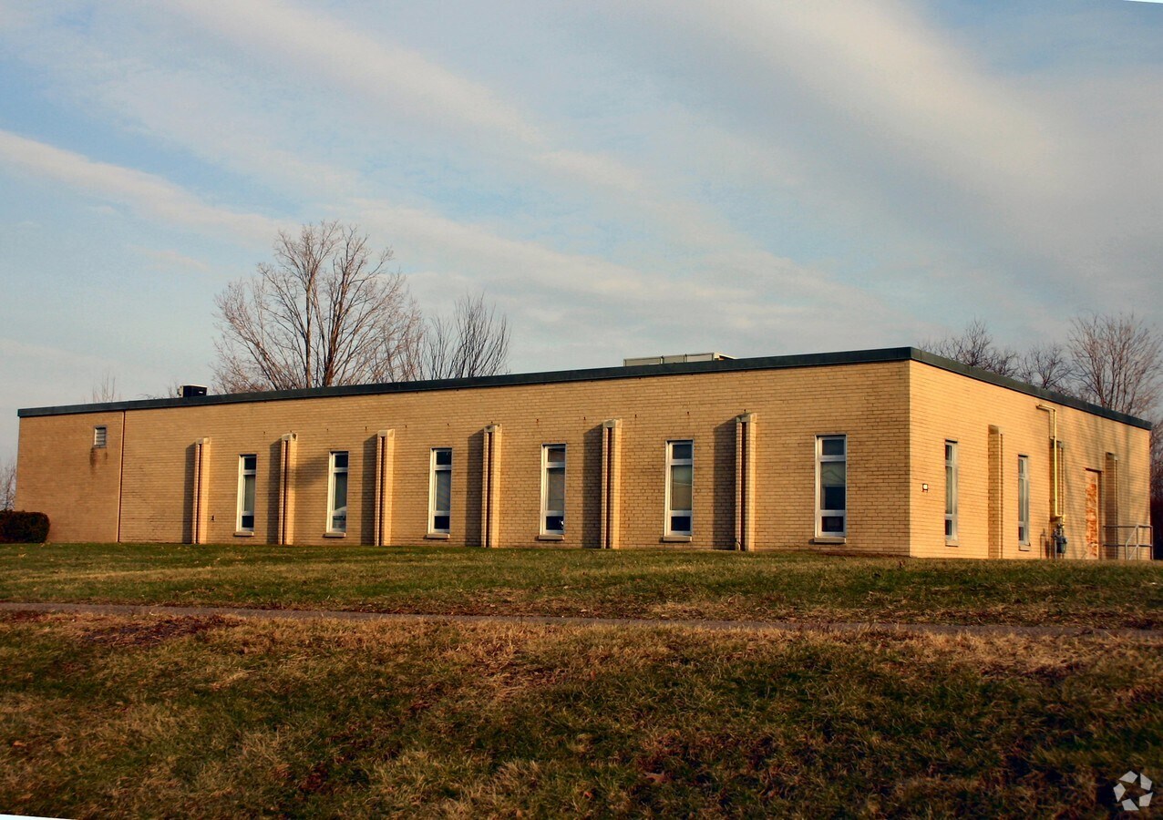 100 Whiting Farms Rd, Holyoke, MA 01040 Property Record