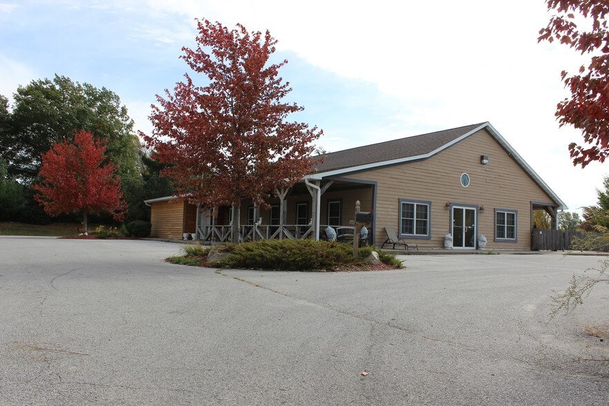 6605 W River Dr, Davenport, IA 52802