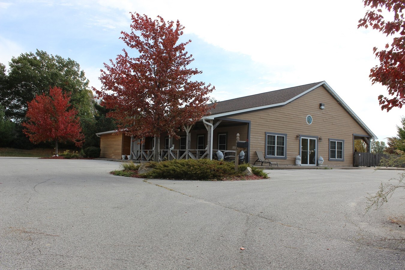 6605 W River Dr, Davenport, IA 52802