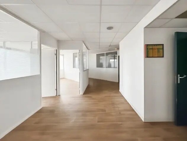 Office in Paris for lease - Building Photo - Image 2 of 8