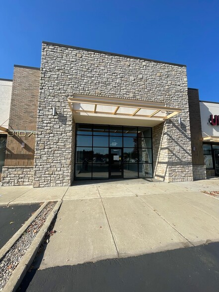 31075 John R Rd, Madison Heights, MI for lease - Building Photo - Image 2 of 4