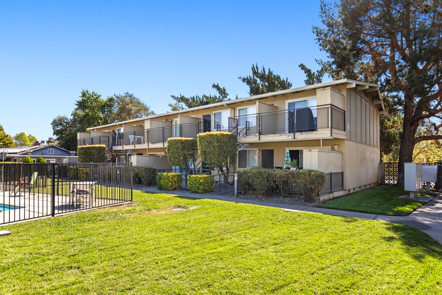 1350 Manzanita Ave, Chico, CA for sale - Building Photo - Image 3 of 18