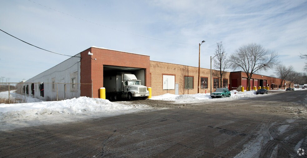 2800 W Custer Ave, Milwaukee, WI for sale - Building Photo - Image 3 of 5