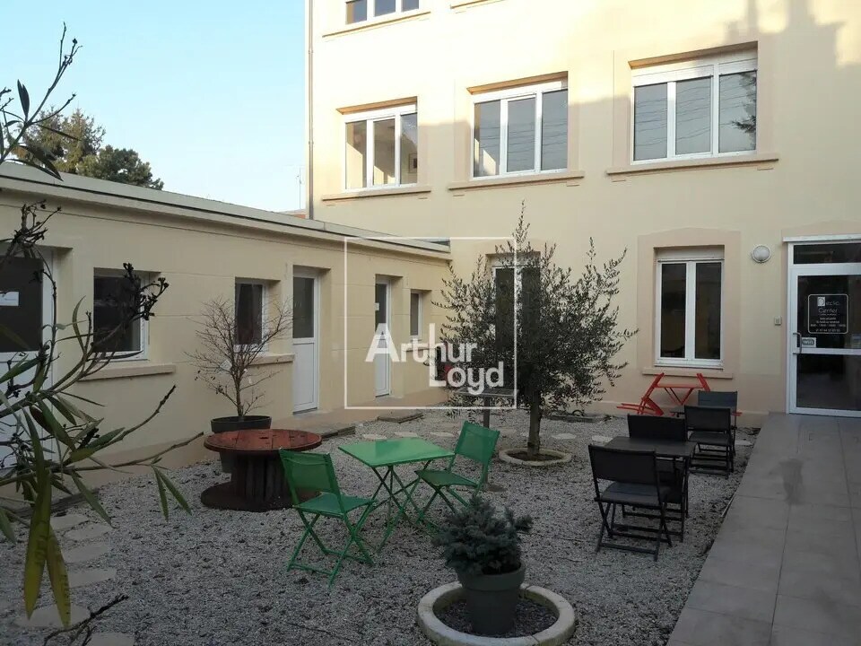 Office in Melun for sale Building Photo- Image 1 of 7