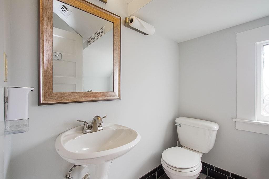 108 W 10th 1/2 St, Houston, TX for lease Interior Photo- Image 1 of 22