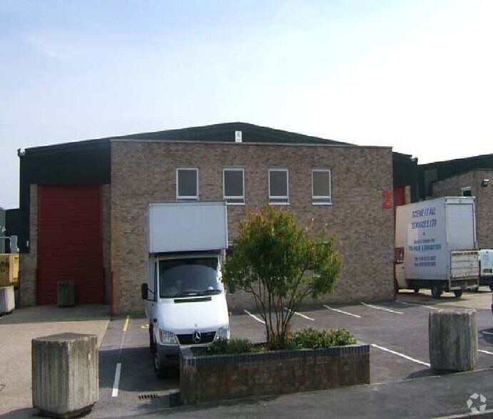 1 Fairway Dr, Greenford for lease - Building Photo - Image 2 of 12