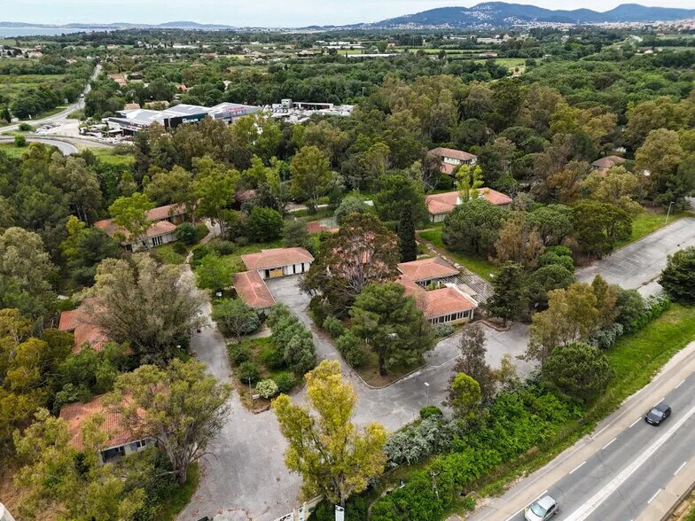 Flex in Hyères for sale - Building Photo - Image 1 of 26