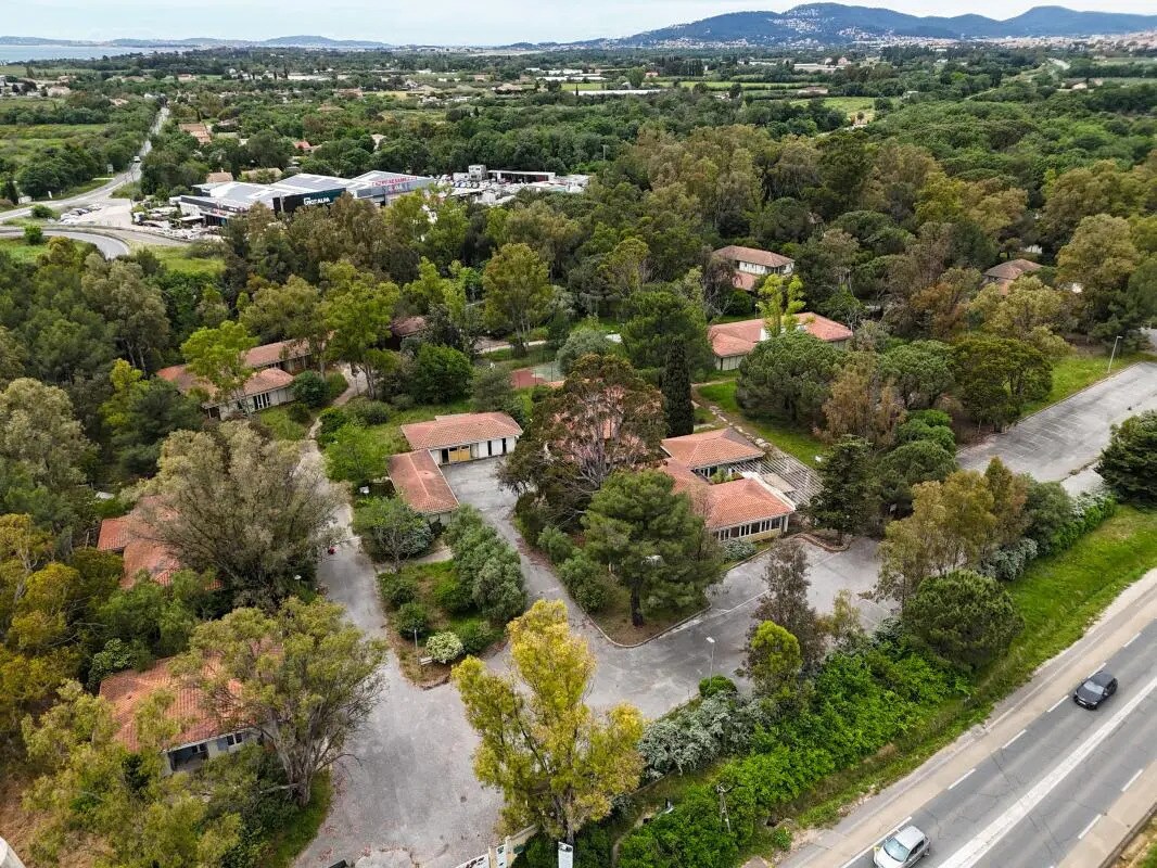 Flex in Hyères for sale Building Photo- Image 1 of 27