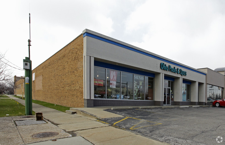 5826 Mayfield Rd, Mayfield Heights, OH for lease - Primary Photo - Image 1 of 13