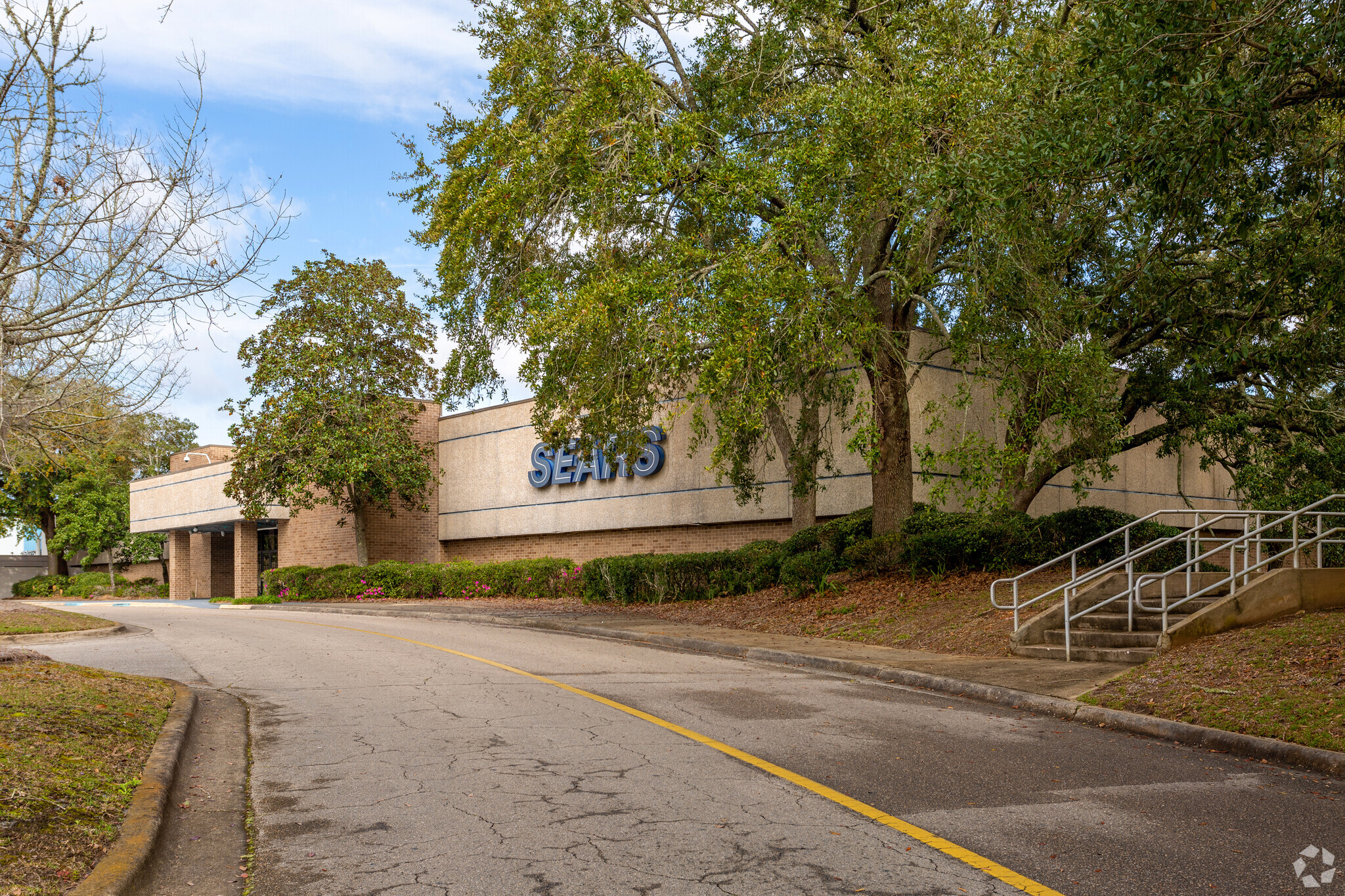 1500 Apalachee Pky, Tallahassee, FL for sale Building Photo- Image 1 of 1