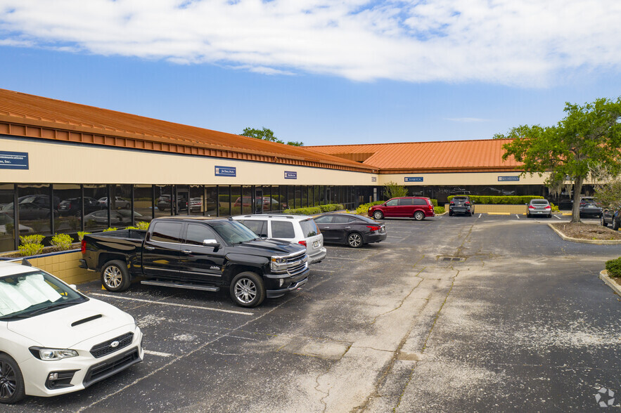 9280 Bay Plaza Blvd, Tampa, FL for lease - Building Photo - Image 3 of 49