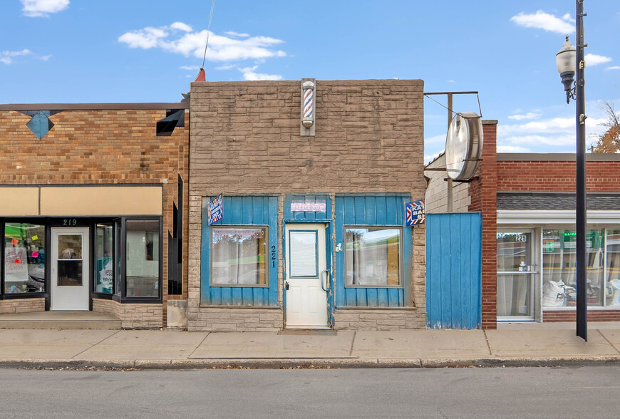 221 N Main St, Seymour, WI for sale - Primary Photo - Image 1 of 1