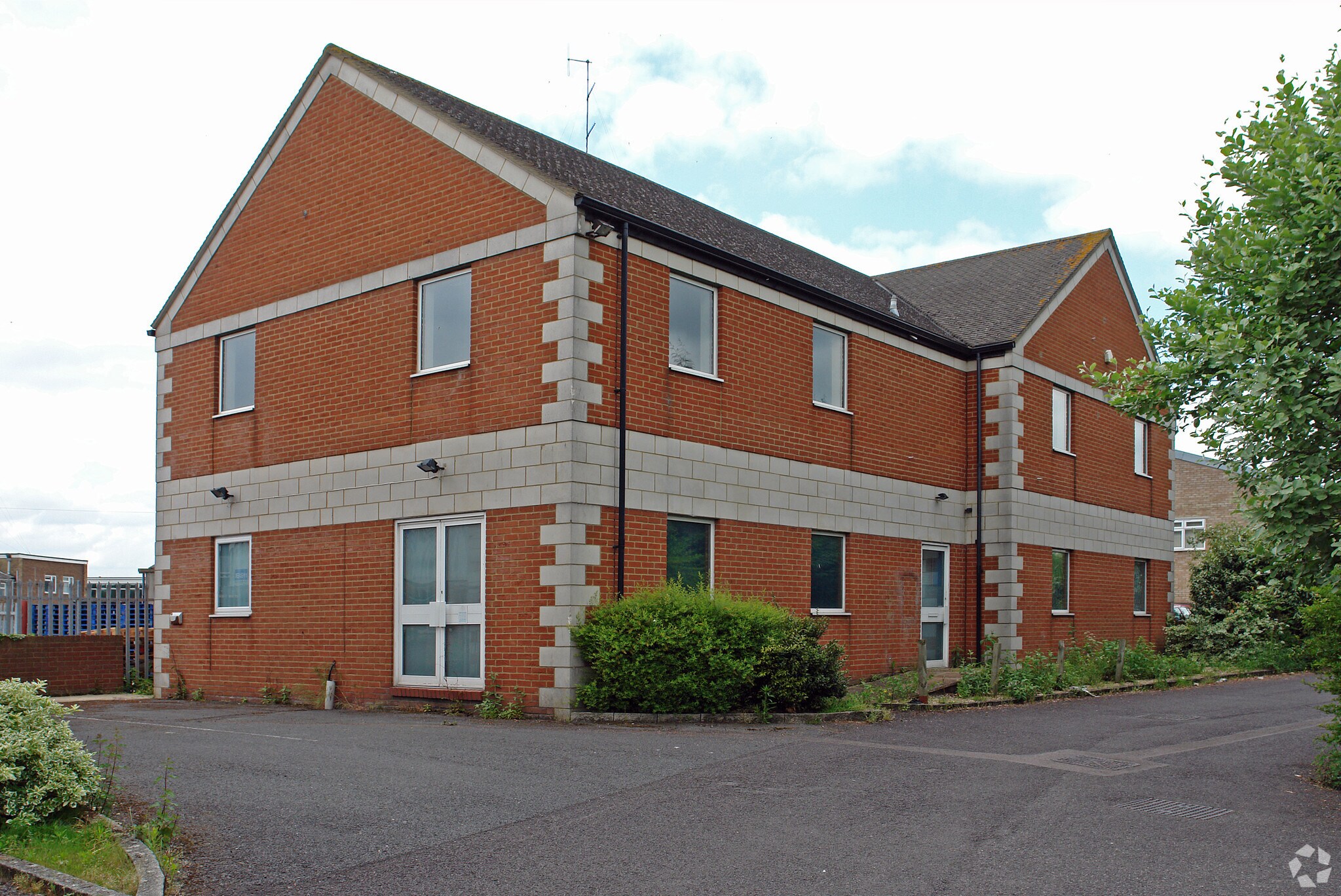 Station Ln, Witney for sale Primary Photo- Image 1 of 1