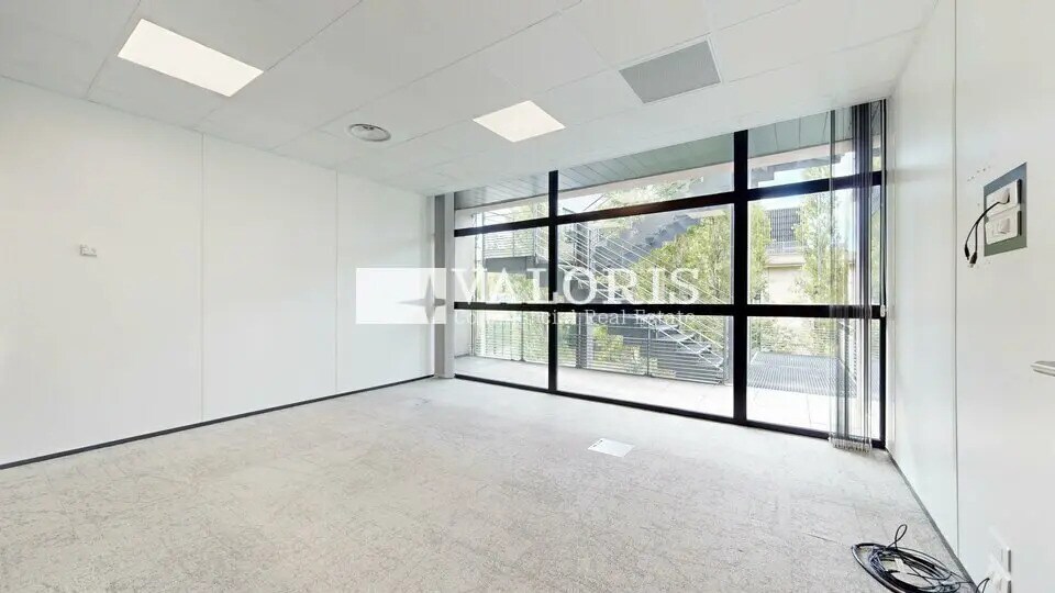 Office in Lyon for lease - Interior Photo - Image 2 of 13