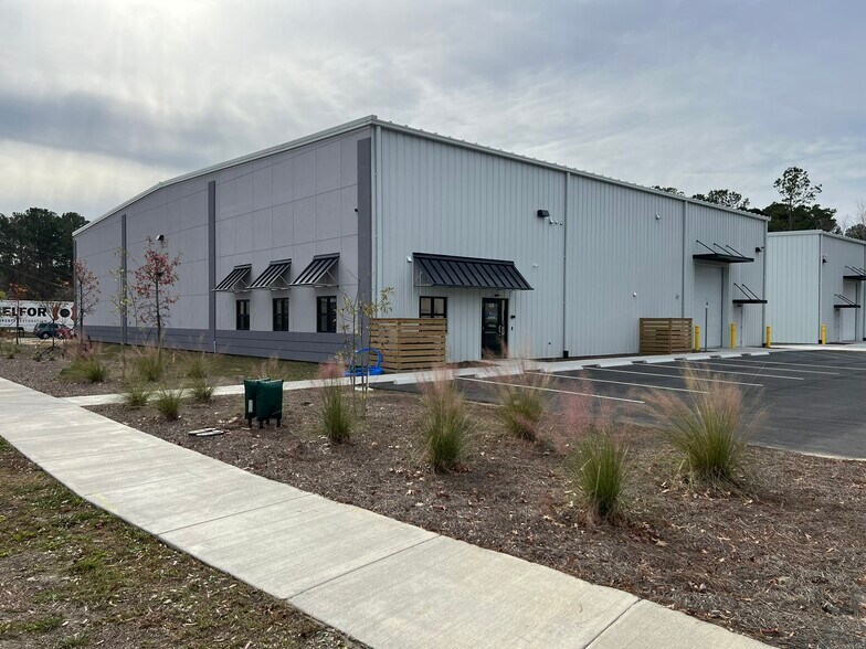 7635 Southrail Road, North Charleston, SC for lease - Building Photo - Image 1 of 17