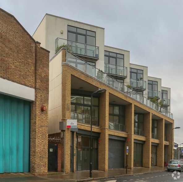 16-29 Andrews Rd, London for sale - Primary Photo - Image 1 of 1