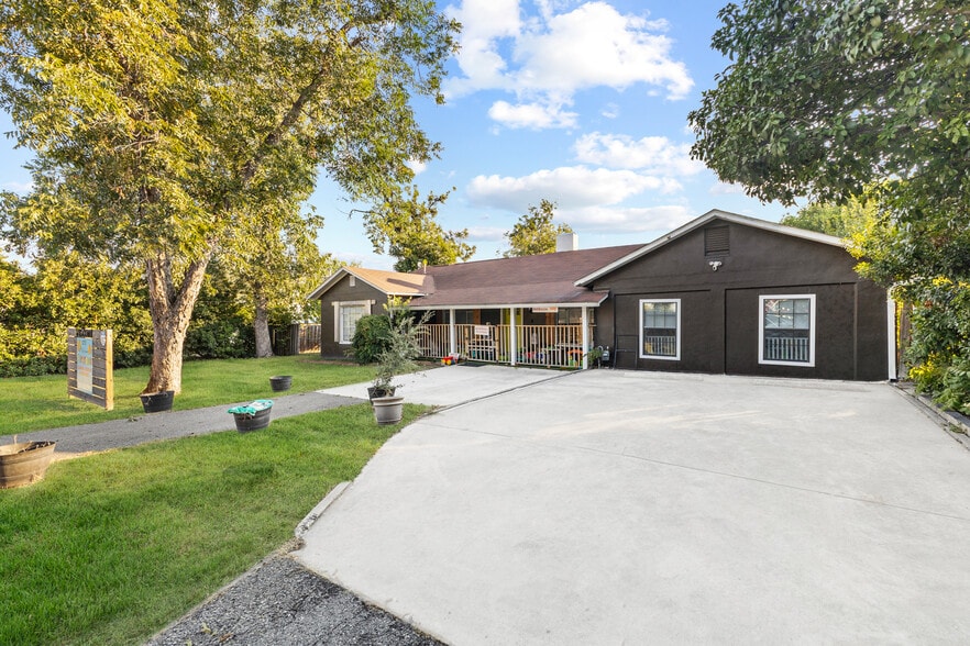 1213 Bandera Rd, San Antonio, TX for sale - Building Photo - Image 2 of 18