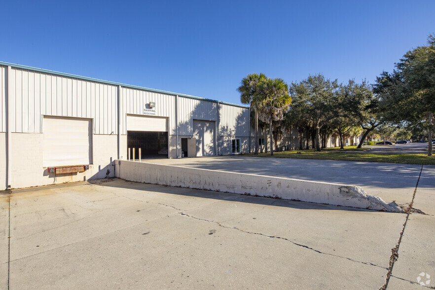 1500 Independence Blvd, Sarasota, FL for lease - Building Photo - Image 3 of 11