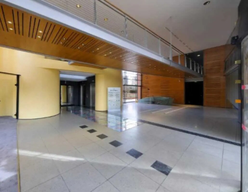 Office in Ivry-sur-Seine for lease Building Photo- Image 1 of 8