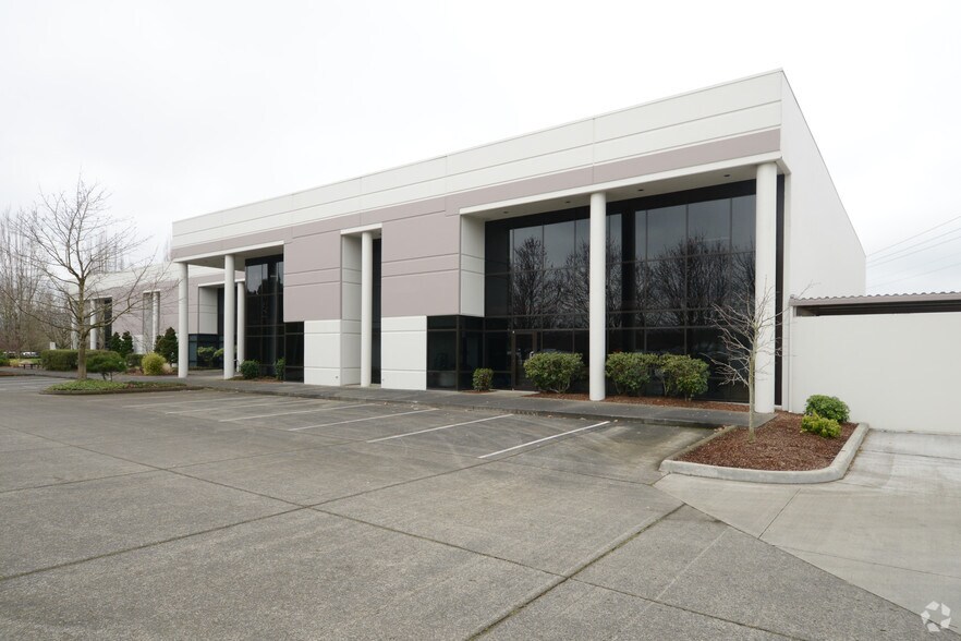 12021 NE Airport Way, Portland, OR for lease - Building Photo - Image 2 of 9