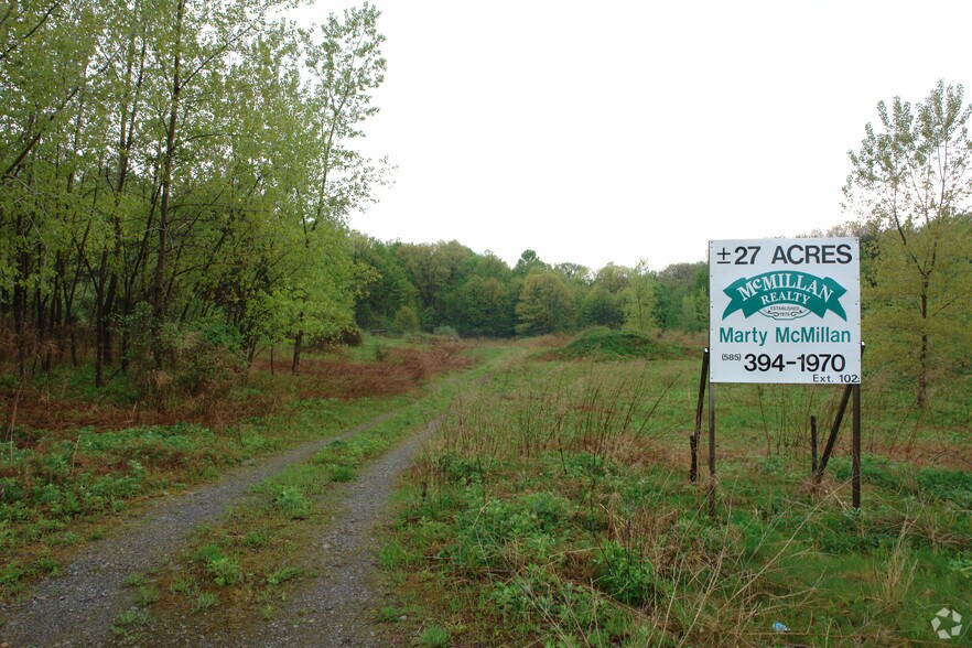 570-580 Fishers Run, Victor, NY for sale - Primary Photo - Image 1 of 1