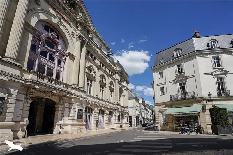 Retail in Tours for lease - Building Photo - Image 1 of 3