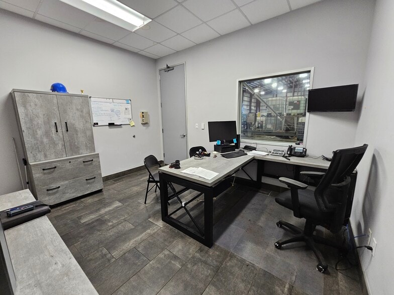 51 County Road 171, Bay City, TX for sale - Interior Photo - Image 2 of 35